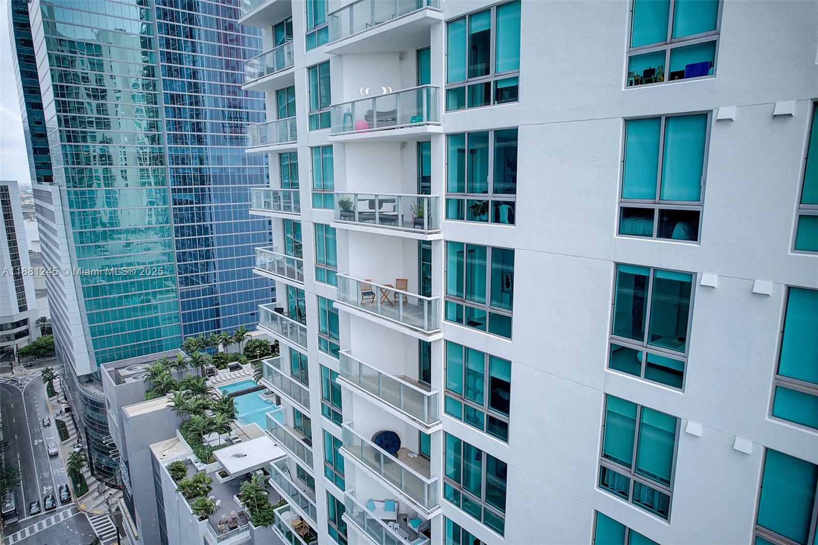 MET 1 CONDO - Residential Lease