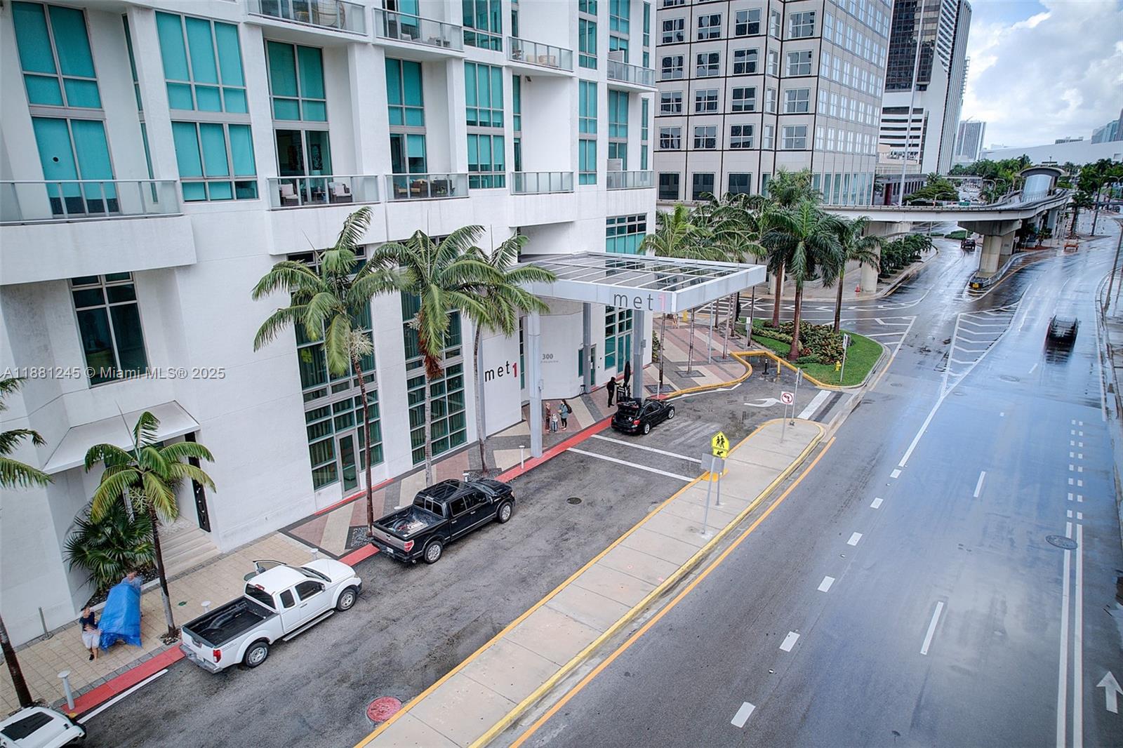 MET 1 CONDO - Residential Lease