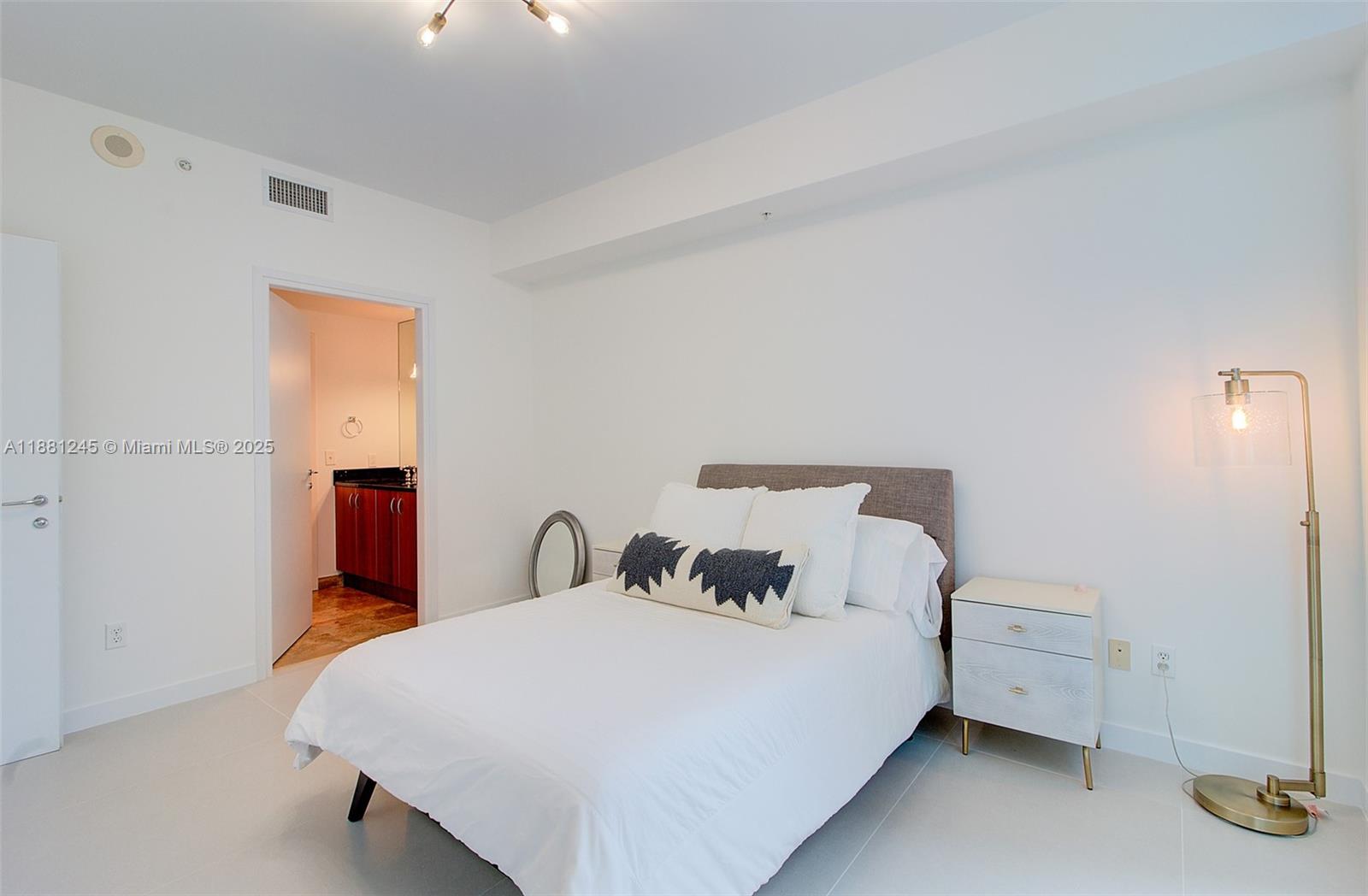 MET 1 CONDO - Residential Lease