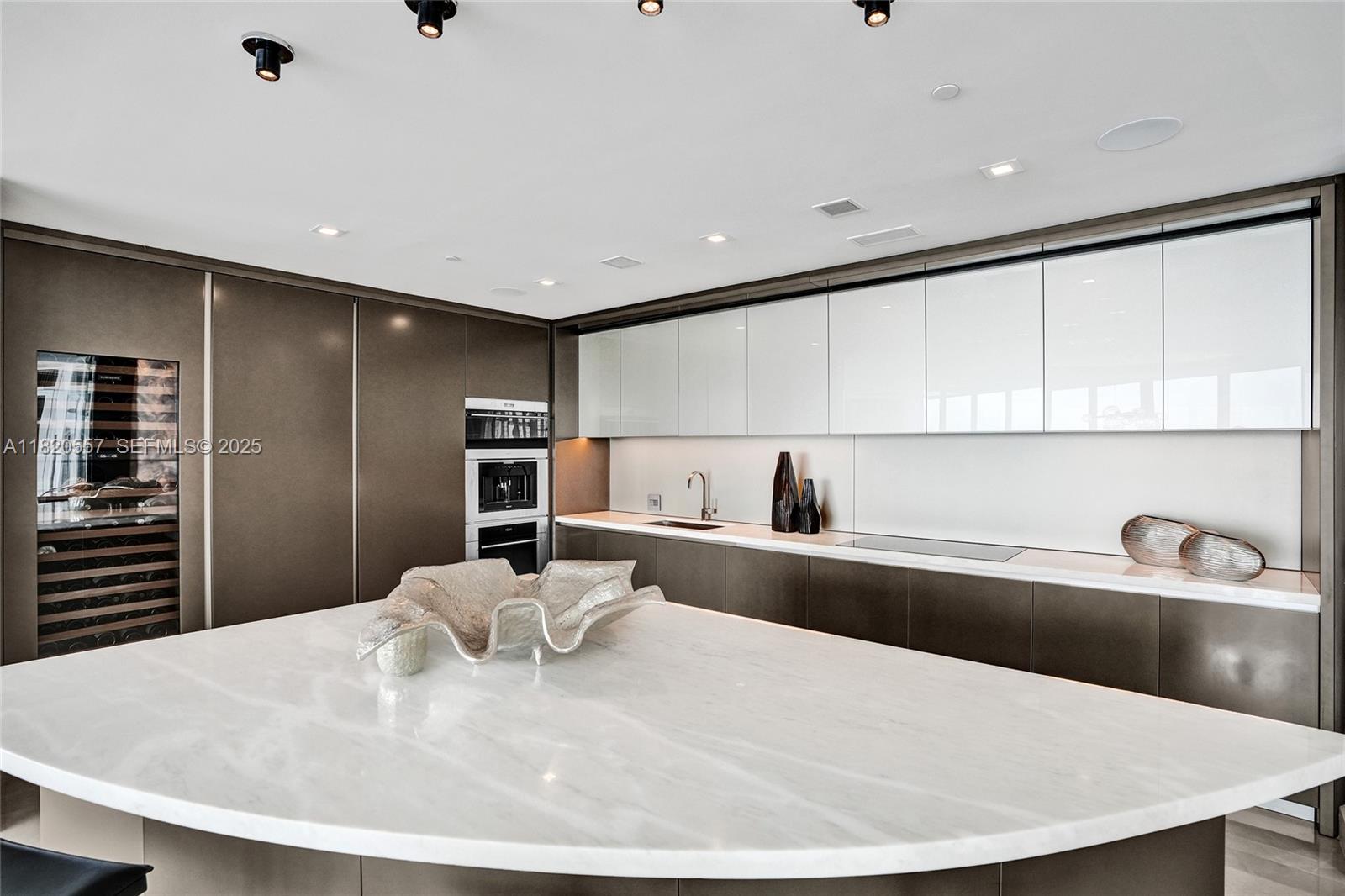 18975 Collins Ave 5000 + Cabana #22