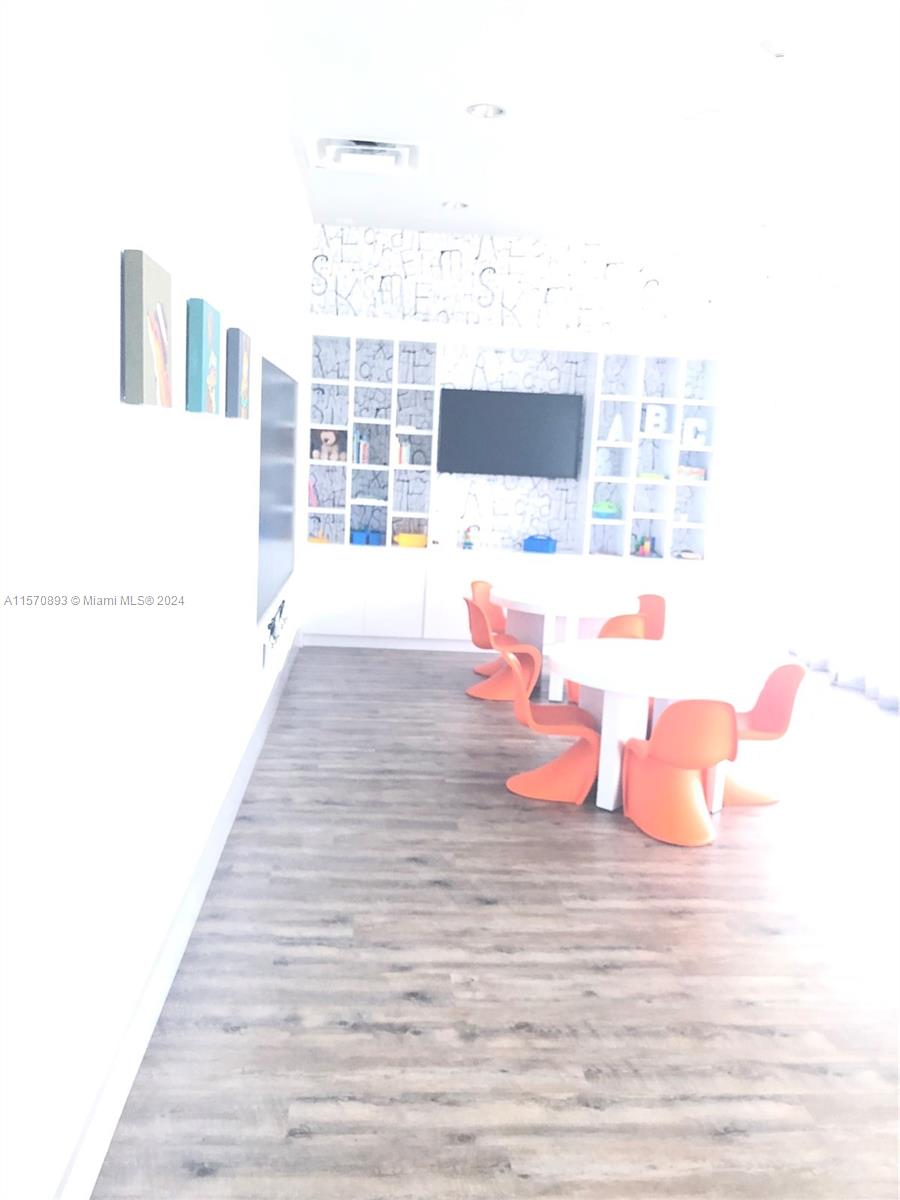 5252 paseo condo - Residential