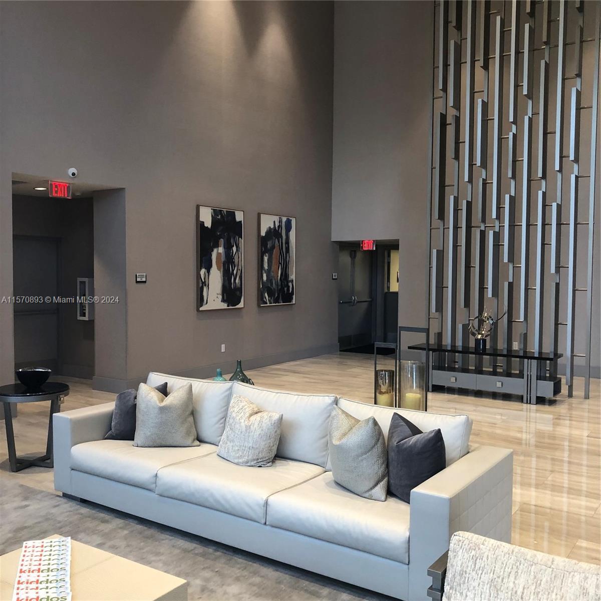 5252 paseo condo - Residential