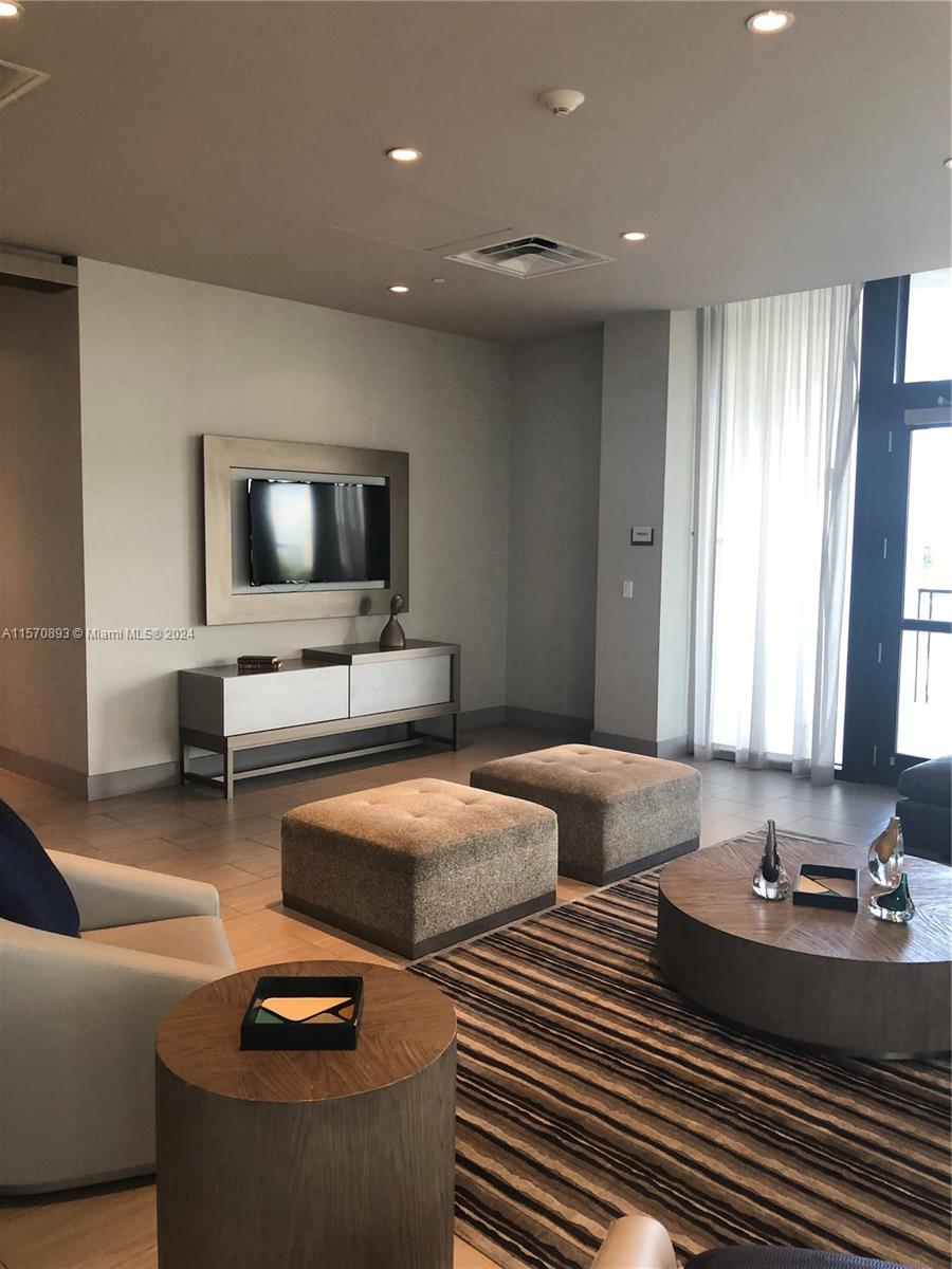 5252 paseo condo - Residential