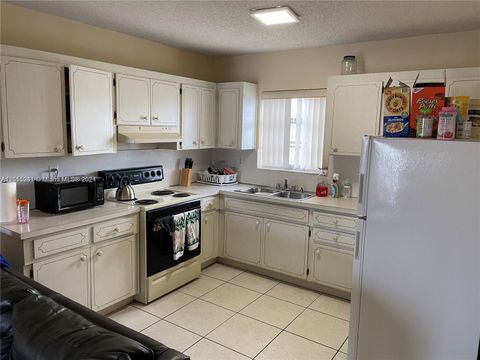 1825 Cleveland St 14 Hollywood FL 33020