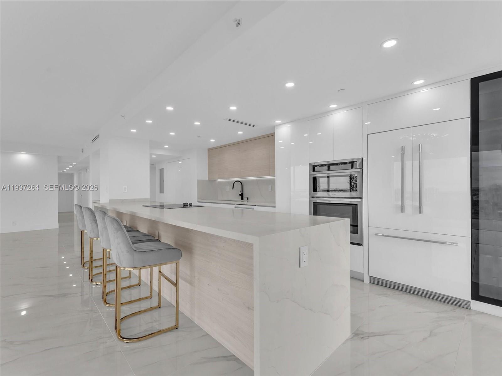 19707 Turnberry way 25D