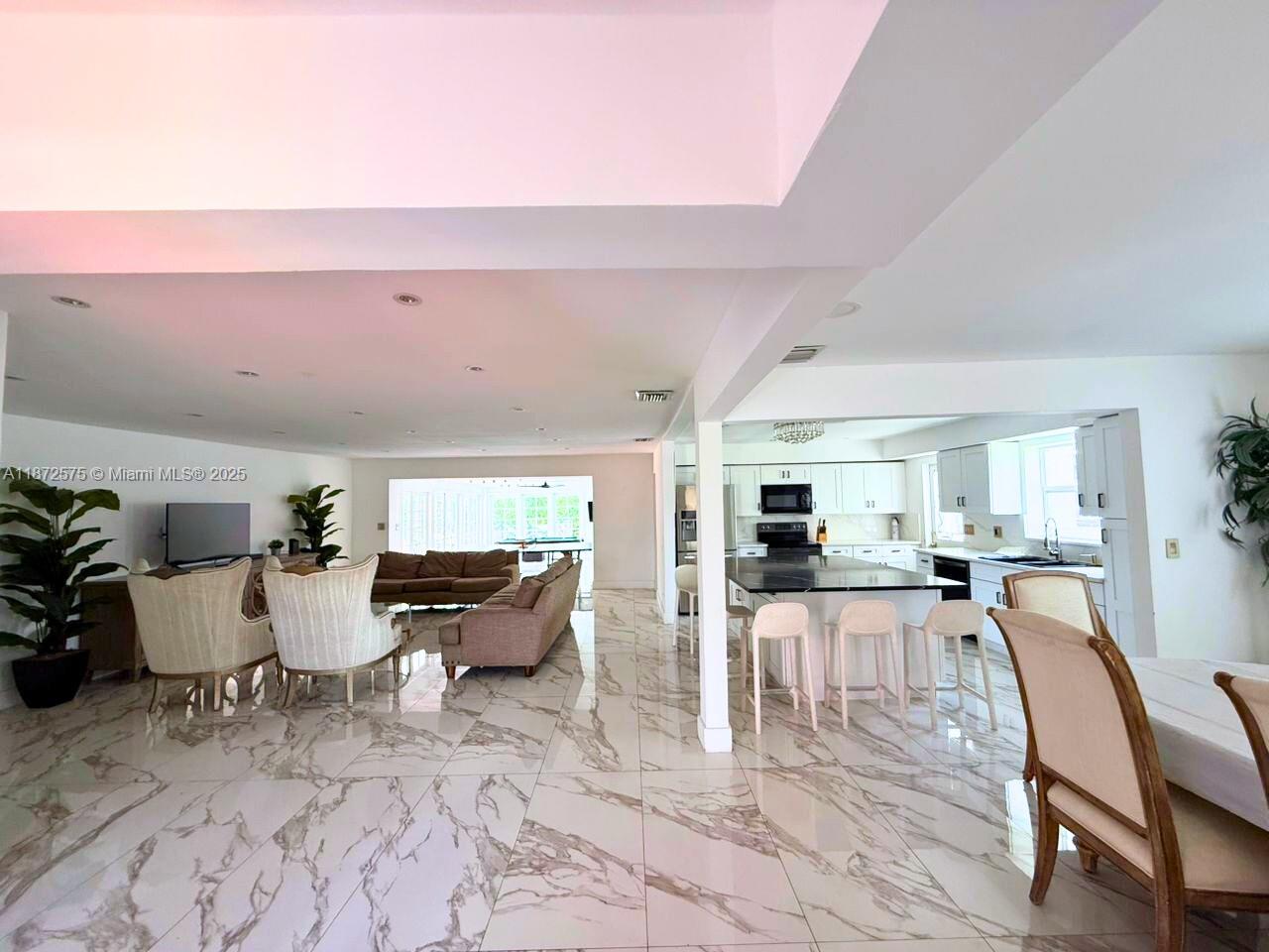 CENTRAL GOLF SEC OF HOLLY - Residential Lease