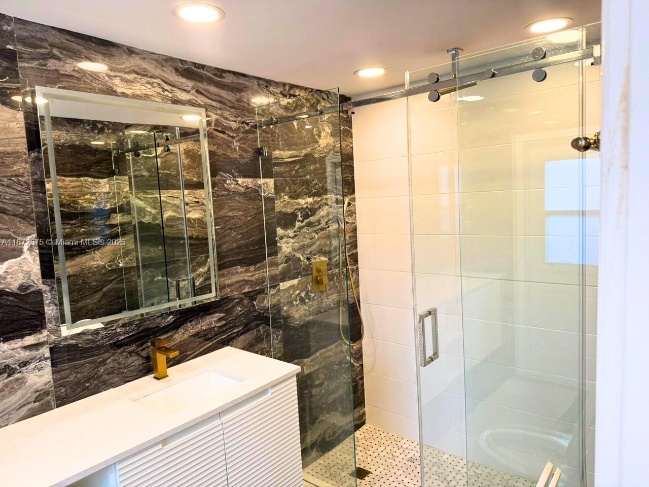 CENTRAL GOLF SEC OF HOLLY - Residential Lease