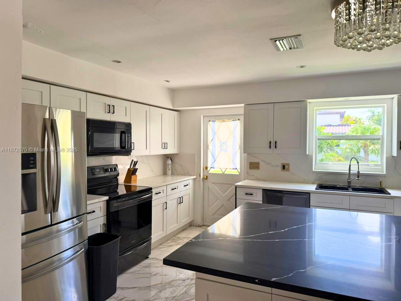 CENTRAL GOLF SEC OF HOLLY - Residential Lease