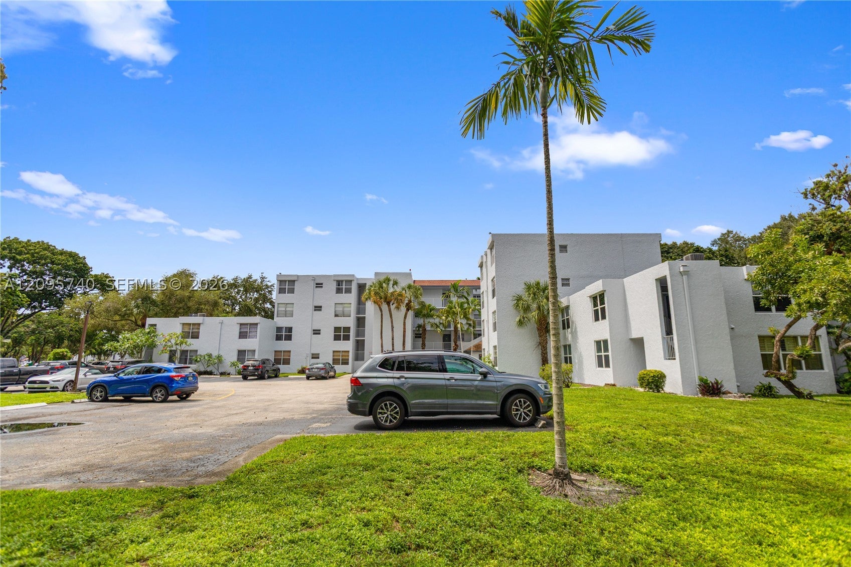 View photos, virtual tours, details... 9400 Live Oak Pl 103
