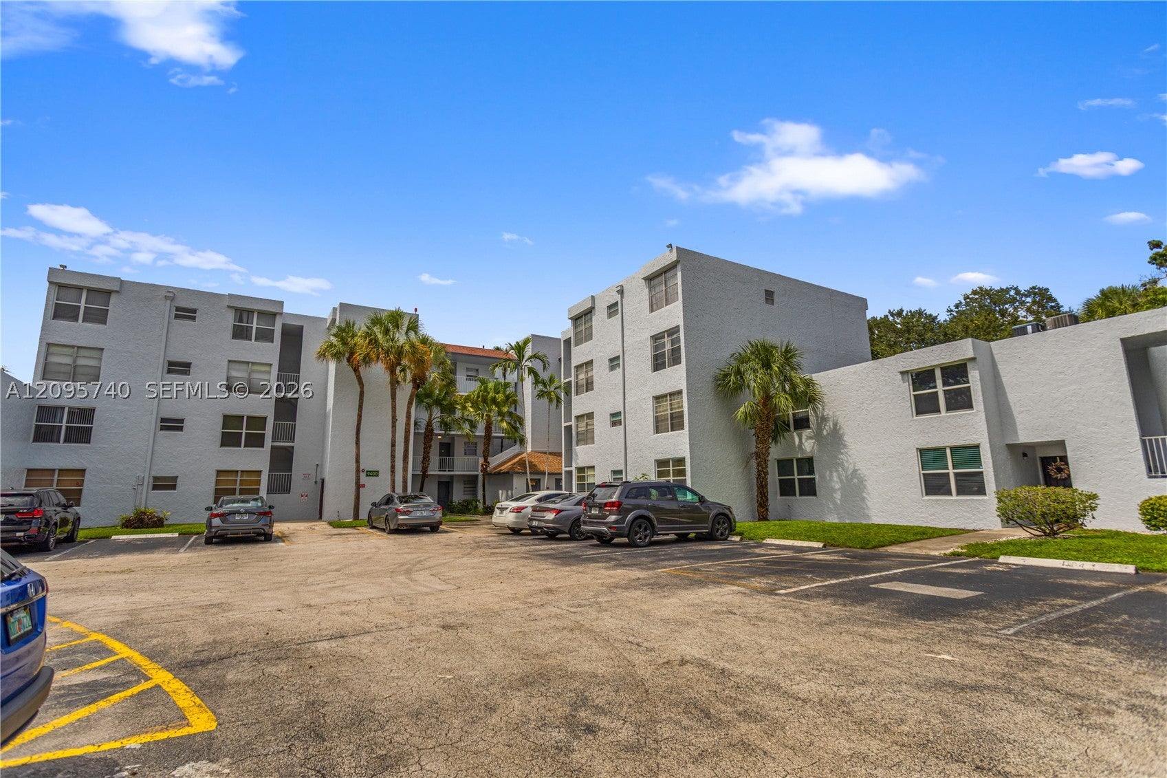 9400 Live Oak Pl
