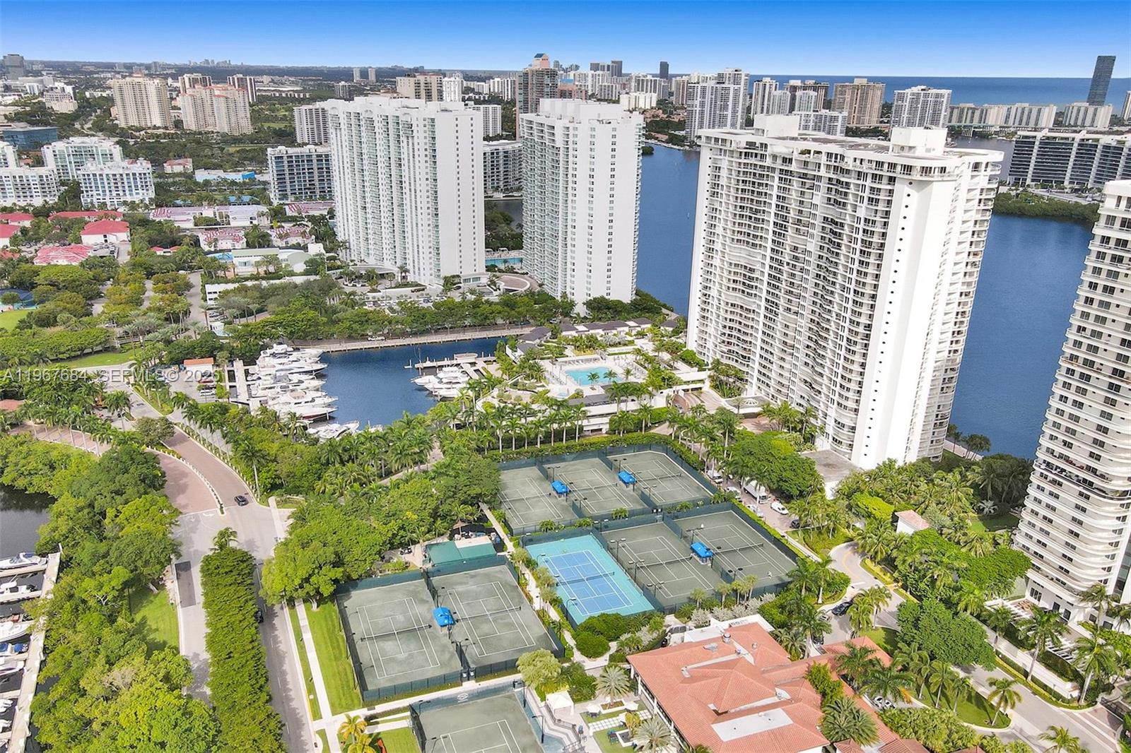 7000 Williams Island. - Residential