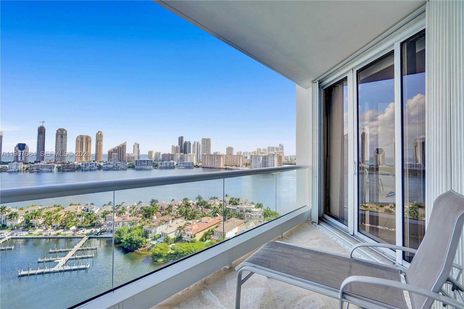 7000 Williams Island. - Residential