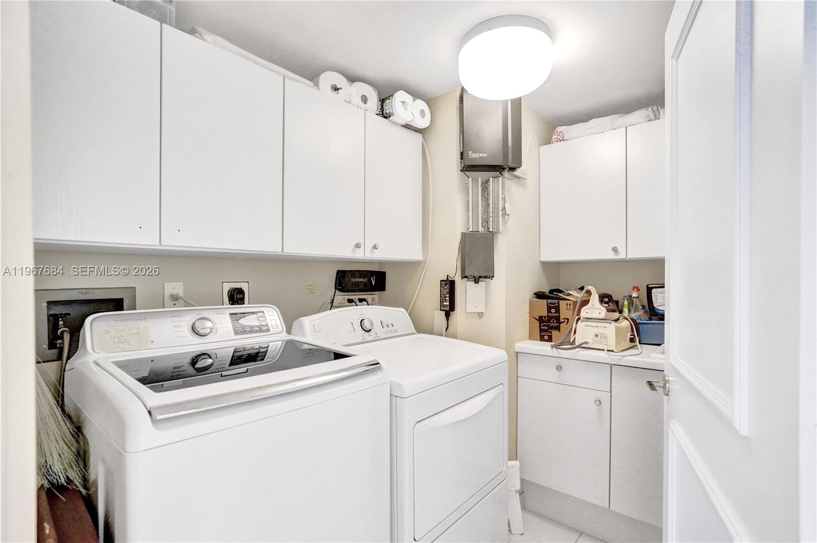 7000 Williams Island. - Residential