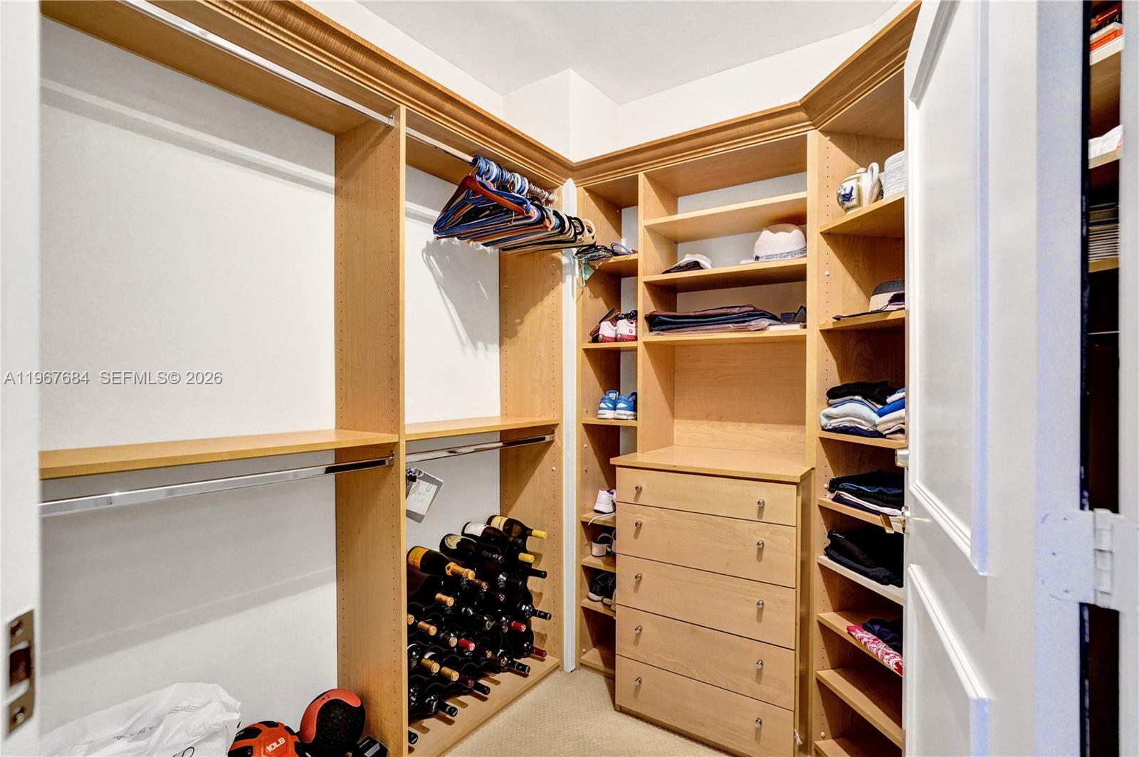 7000 Williams Island. - Residential