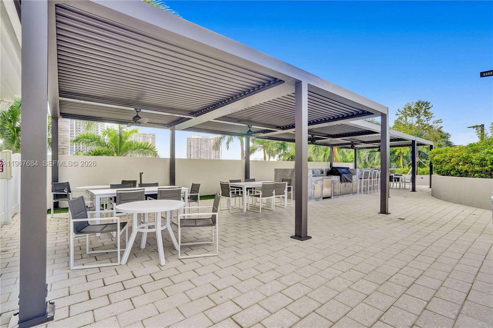 7000 Williams Island. - Residential