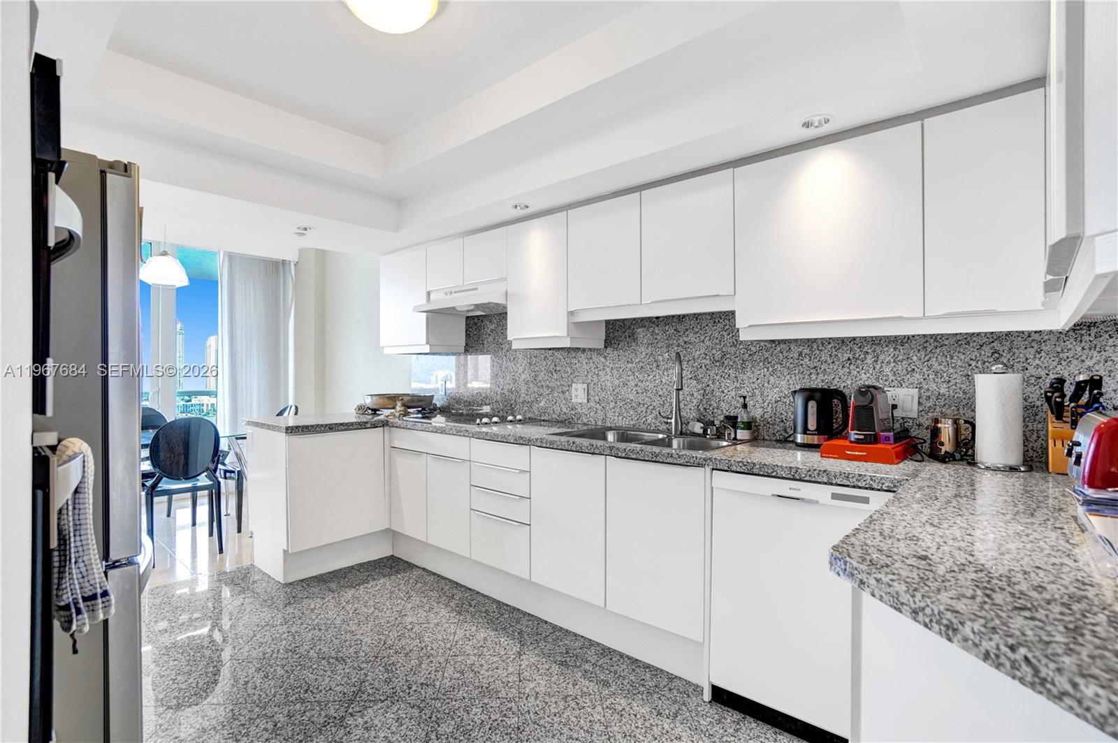 7000 Williams Island. - Residential