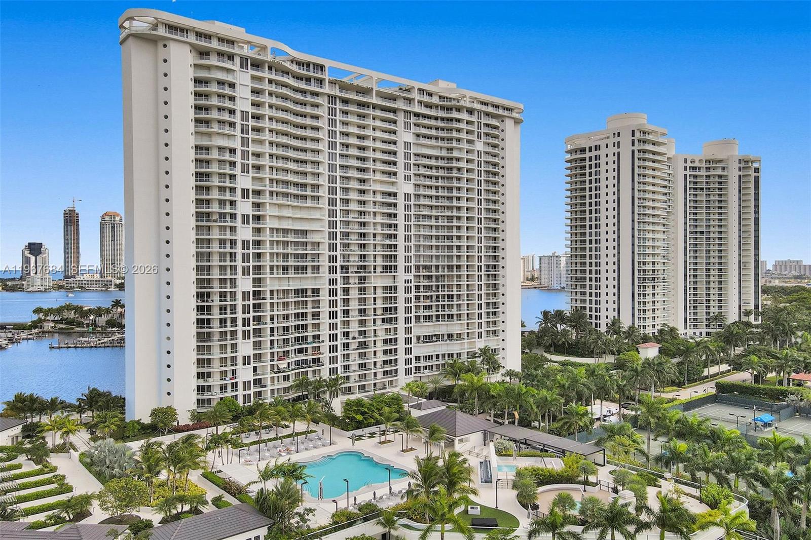 7000 Williams Island. - Residential