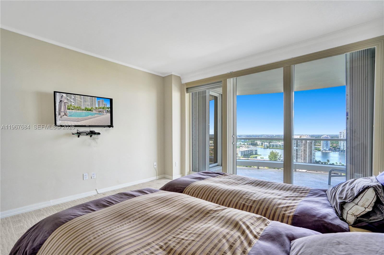 7000 Williams Island. - Residential