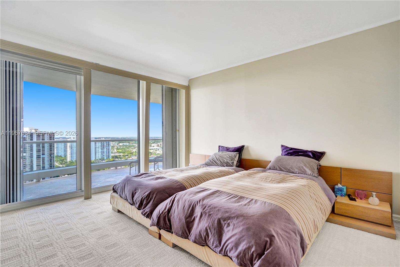 7000 Williams Island. - Residential