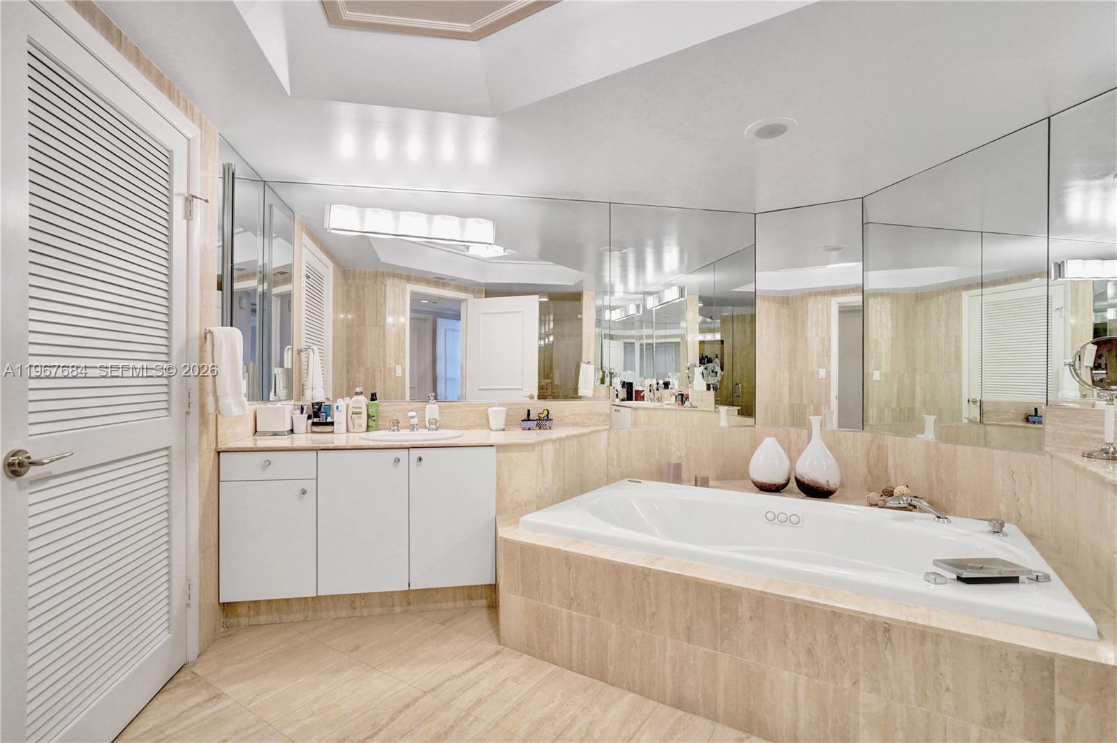 7000 Williams Island. - Residential