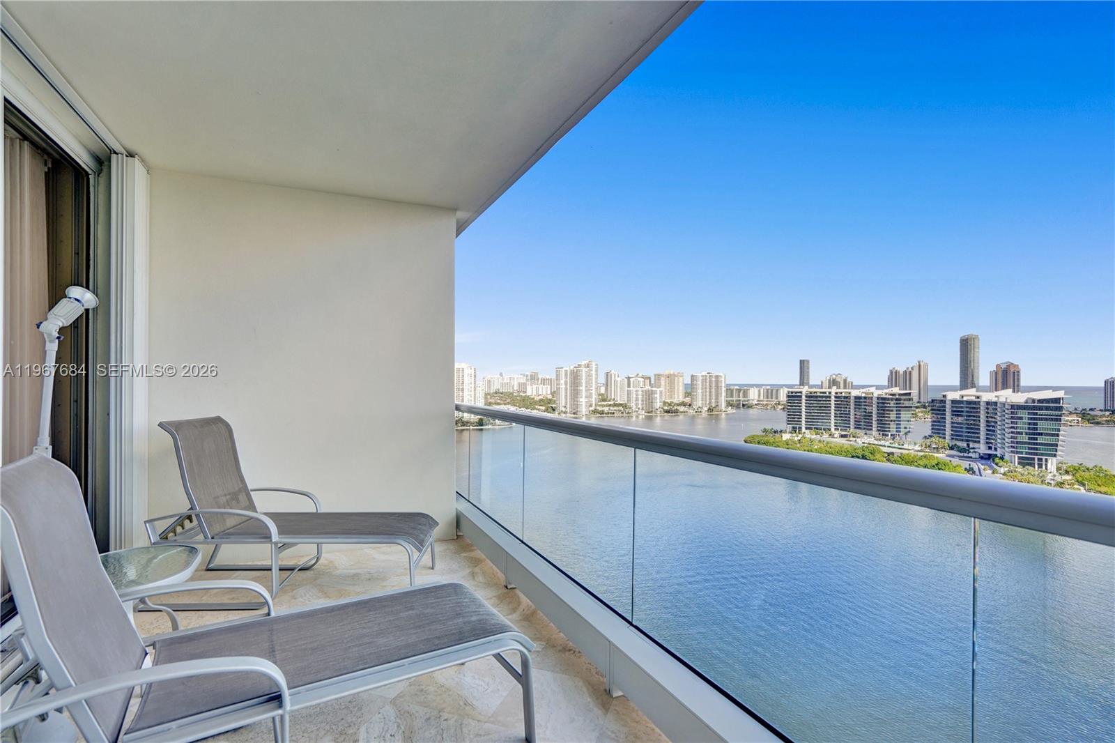 7000 Williams Island. - Residential