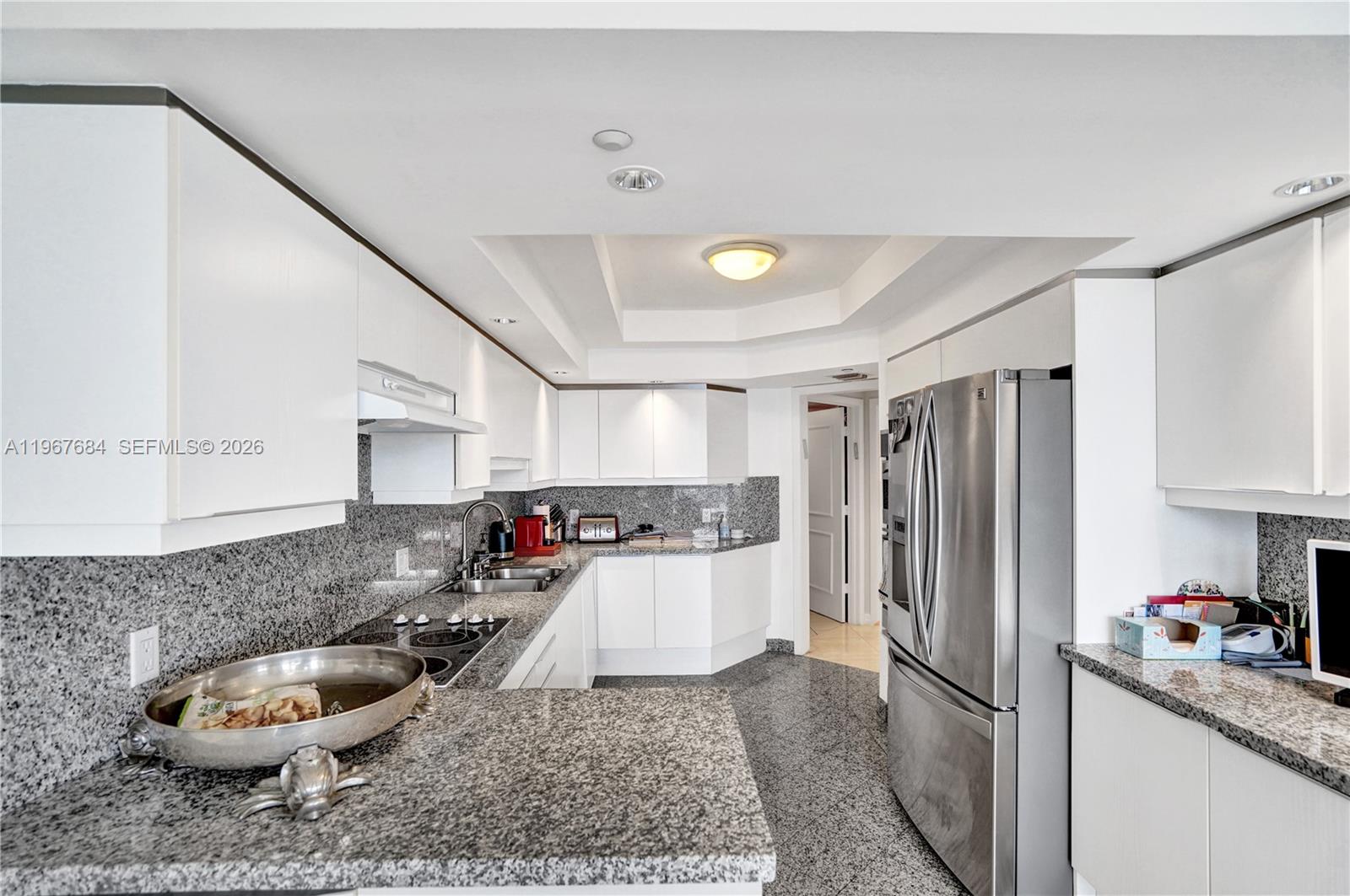 7000 Williams Island. - Residential