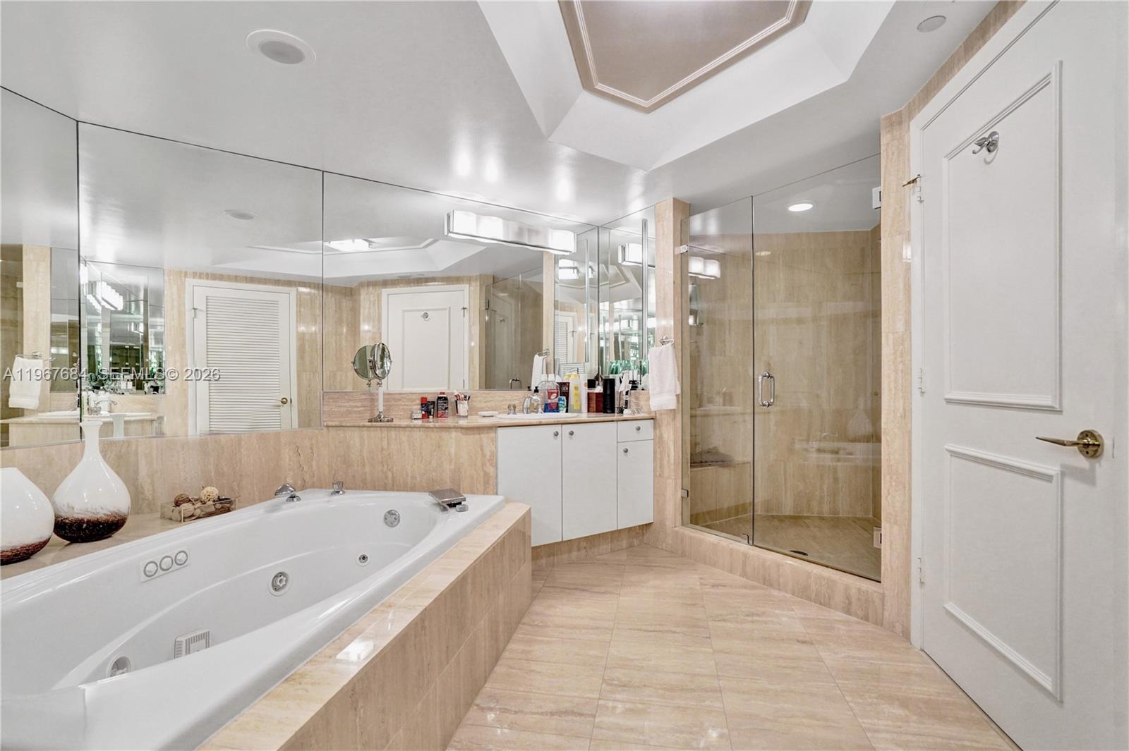 7000 Williams Island. - Residential