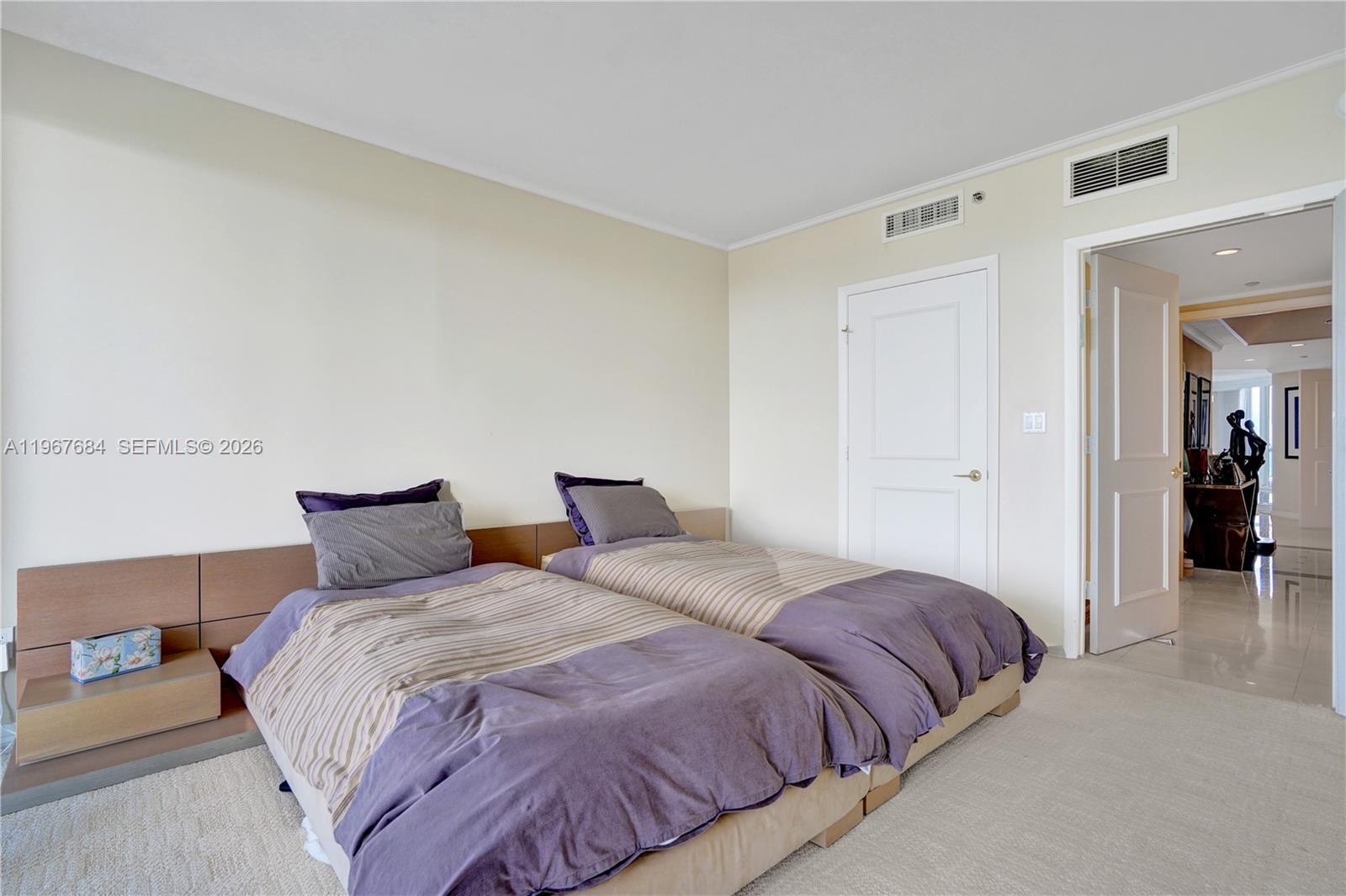 7000 Williams Island. - Residential