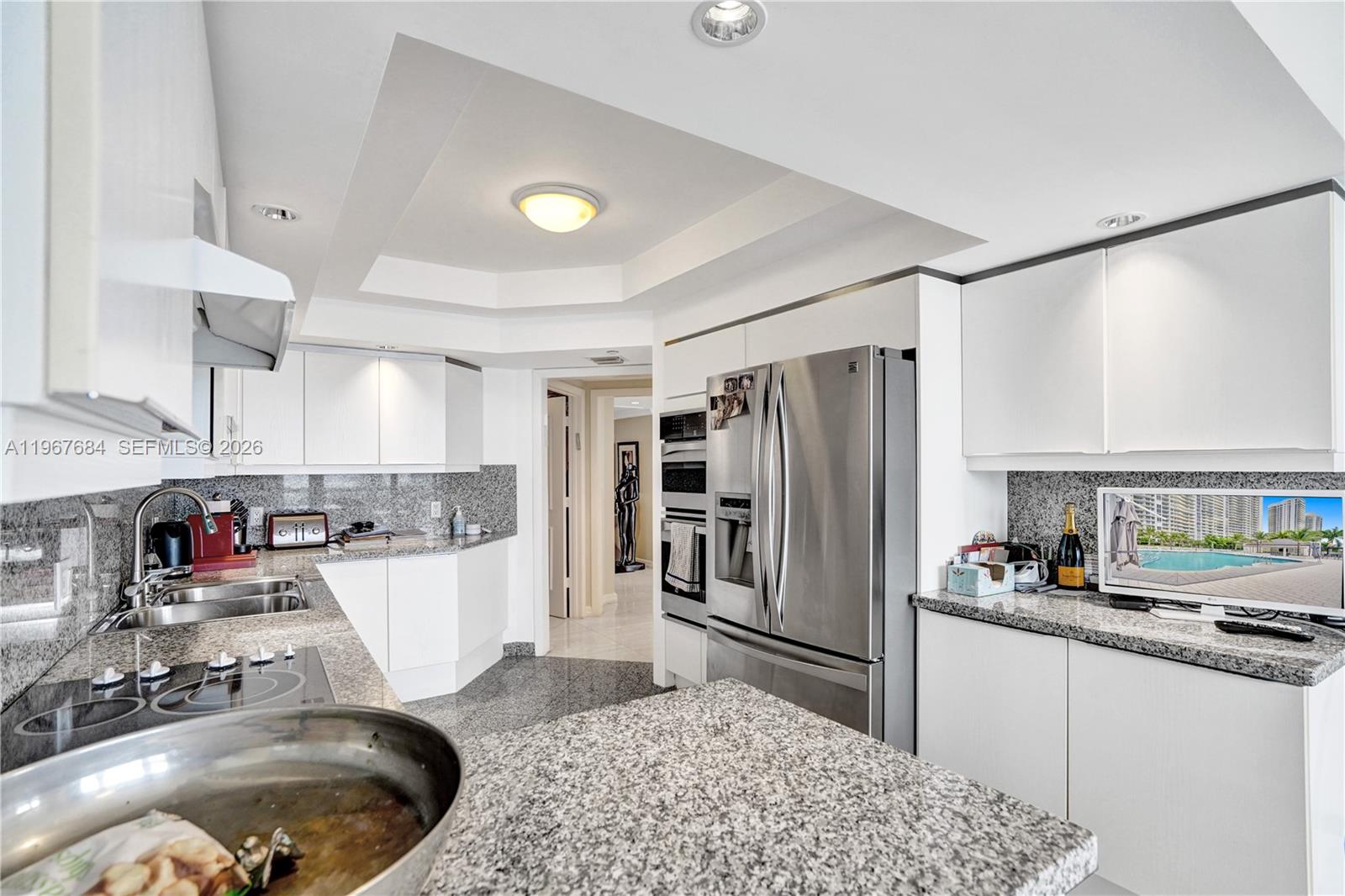 7000 Williams Island. - Residential