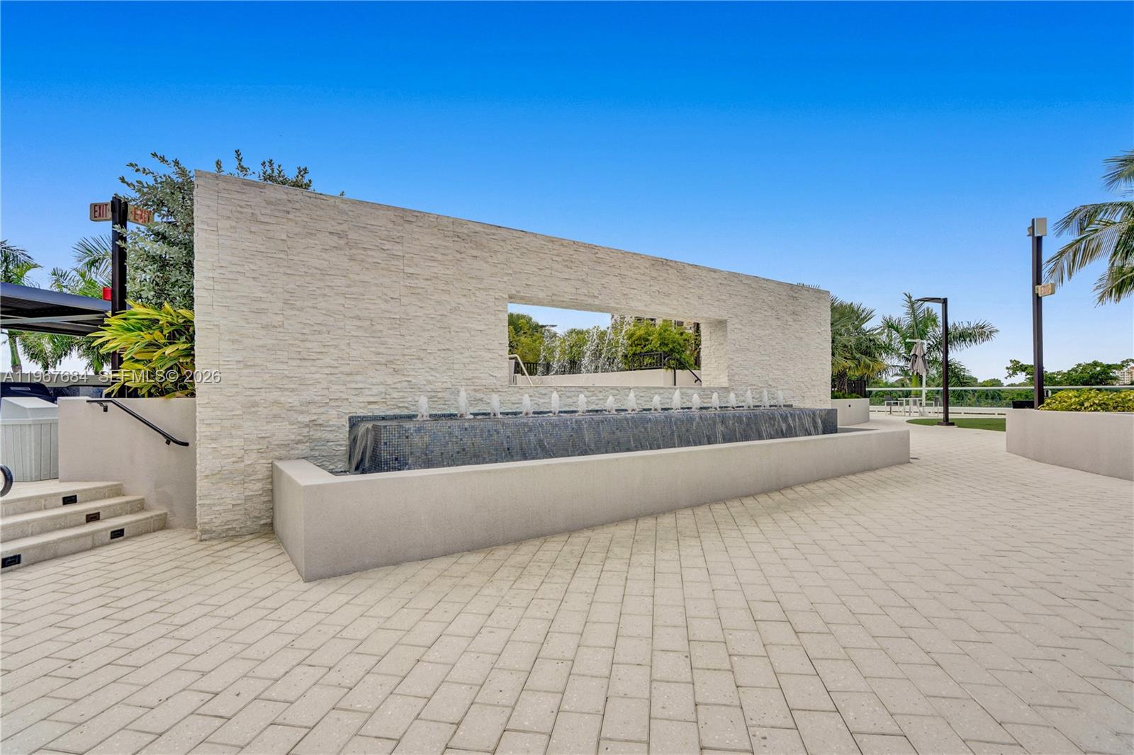 7000 Williams Island. - Residential