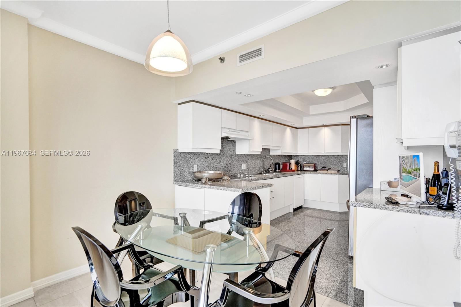 7000 Williams Island. - Residential