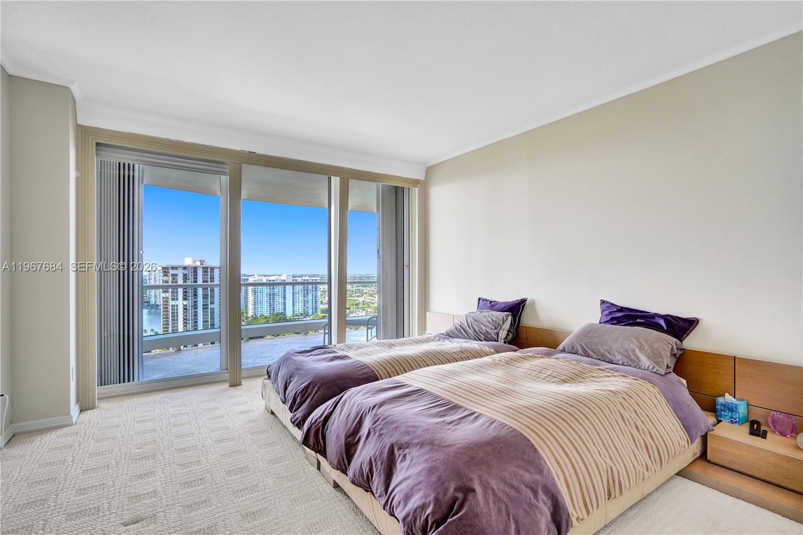 7000 Williams Island. - Residential