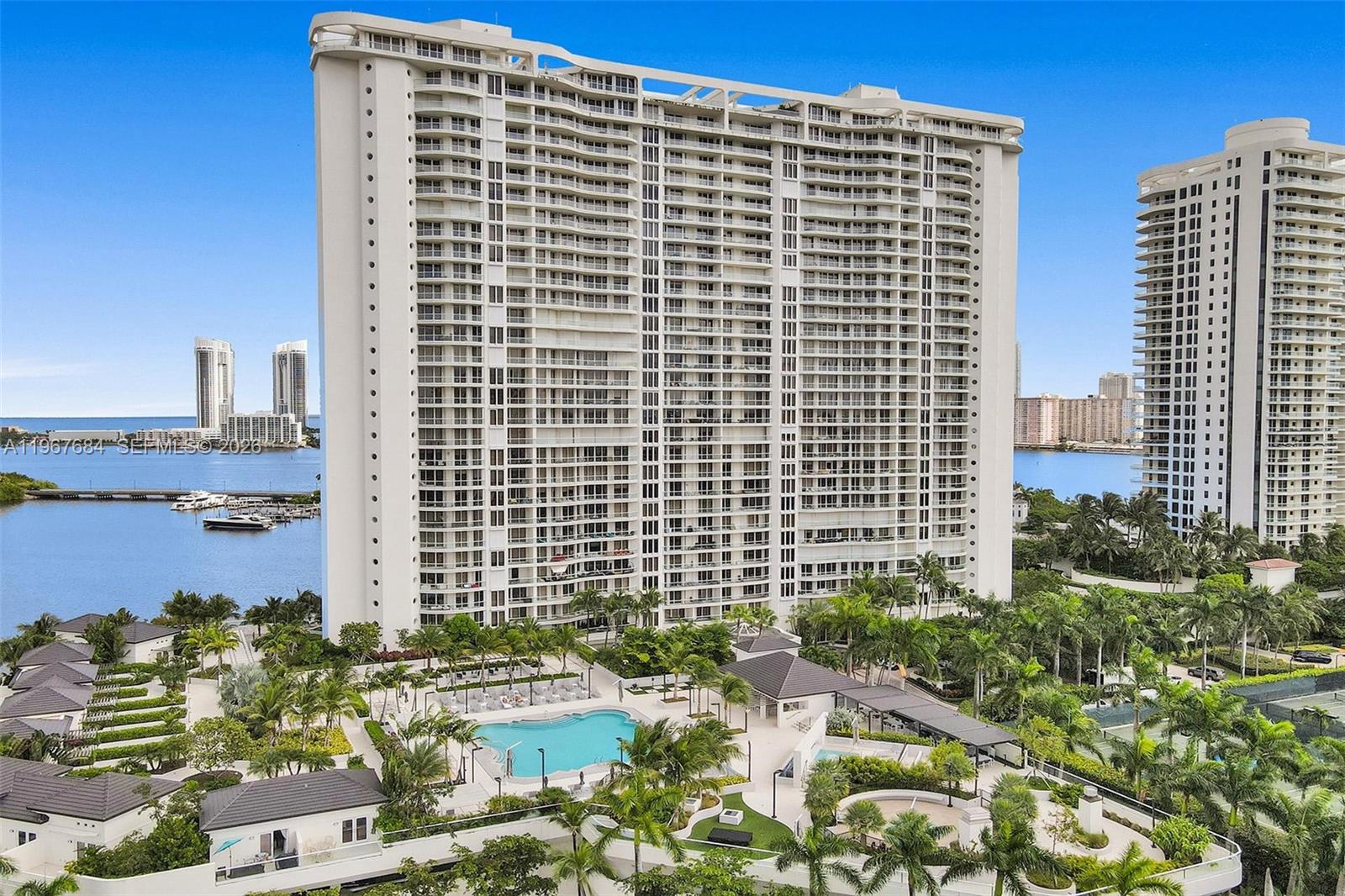 7000 Williams Island. - Residential