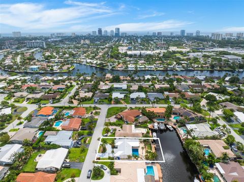 Tiny photo for 620 SE 11th St, Pompano Beach, FL 33060 (MLS # A12026623)