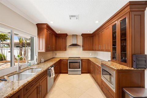 Tiny photo for 620 SE 11th St, Pompano Beach, FL 33060 (MLS # A12026623)
