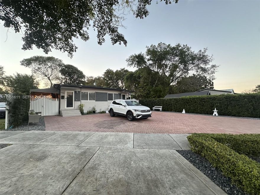 Look no further this is an updated duplex in a prime location 1 bedroom & 1 bathroom plenty of parking with outdoor terrace and large backyard for your family entertainment backyard is all completely tuff and with ivy walls for more information and your personal private viewing call listing agent