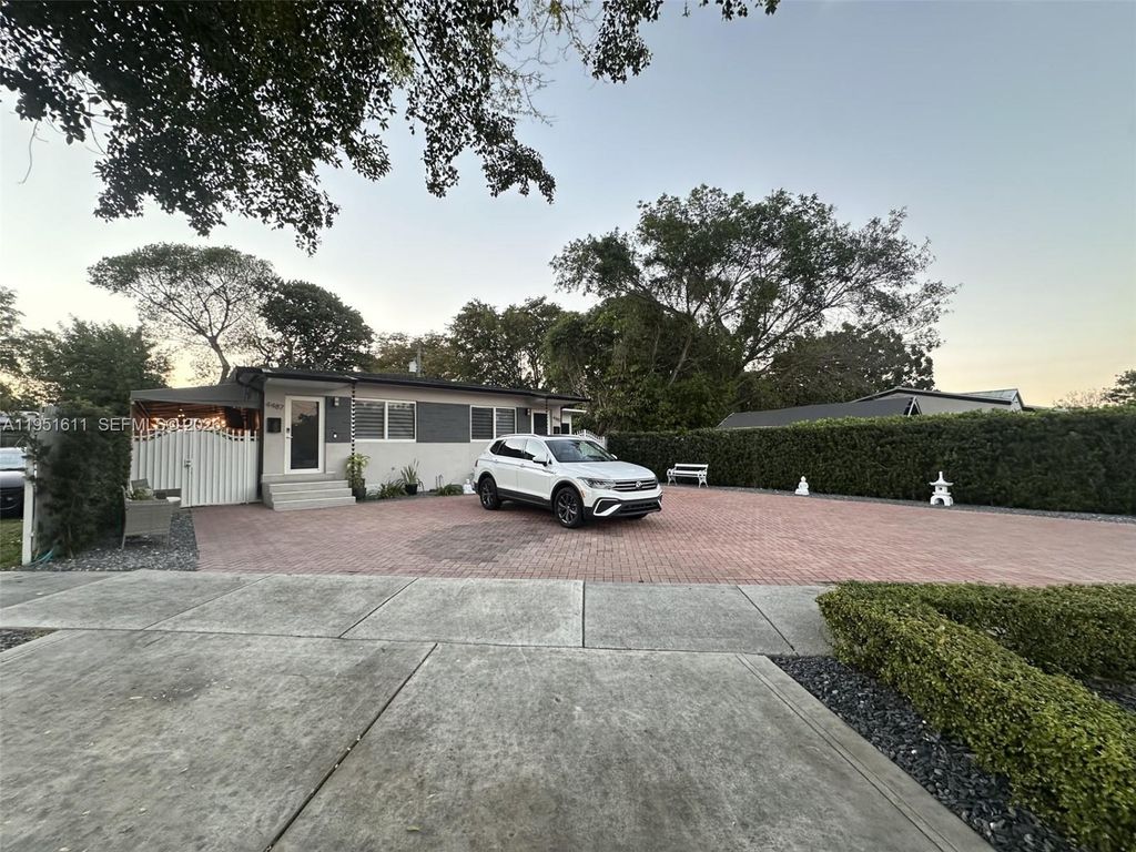 Photo of 4485 SW 7th St, Miami, FL 33134 (MLS # A11951611)