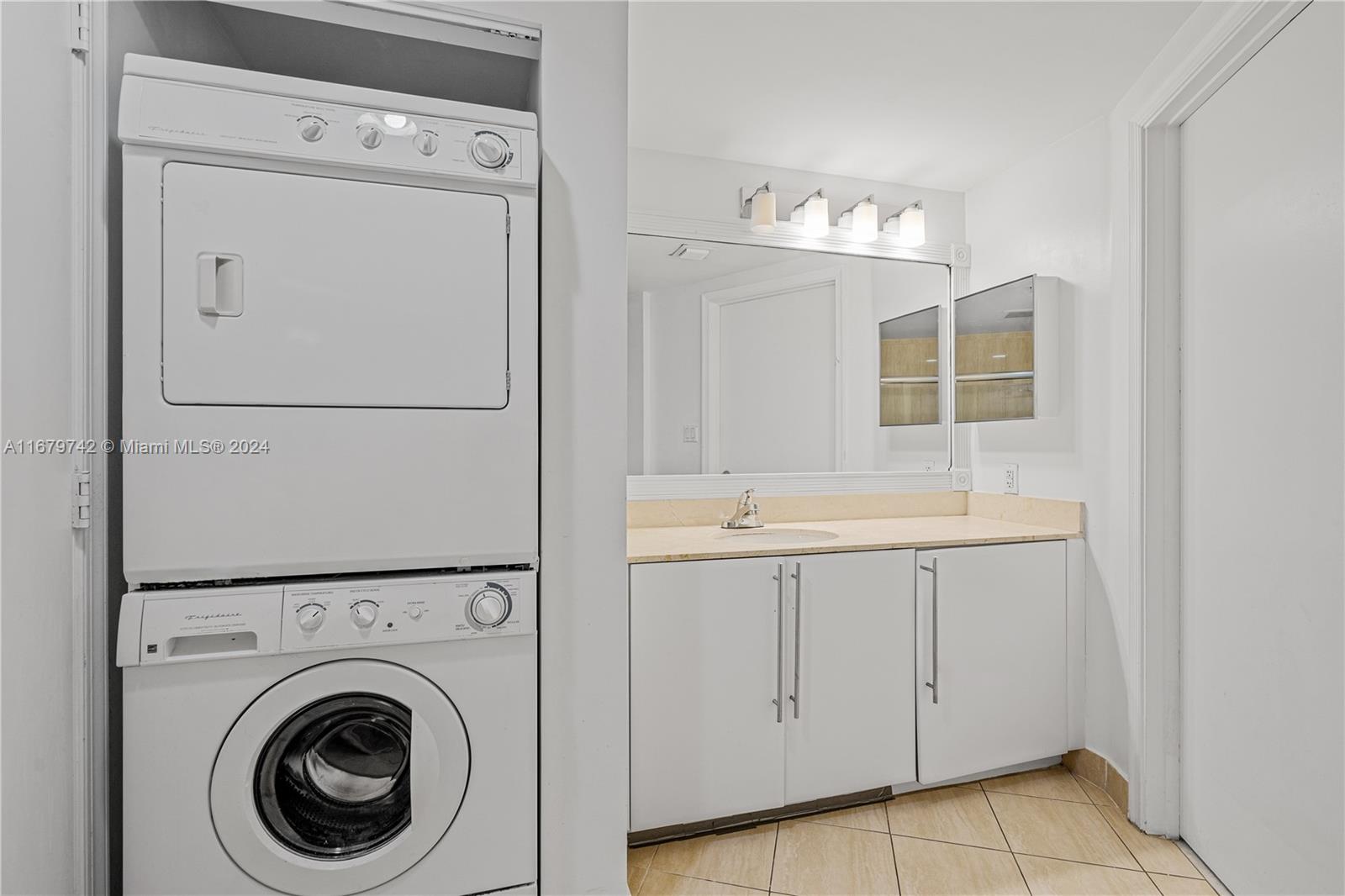OPERA TOWER CONDO - Residential