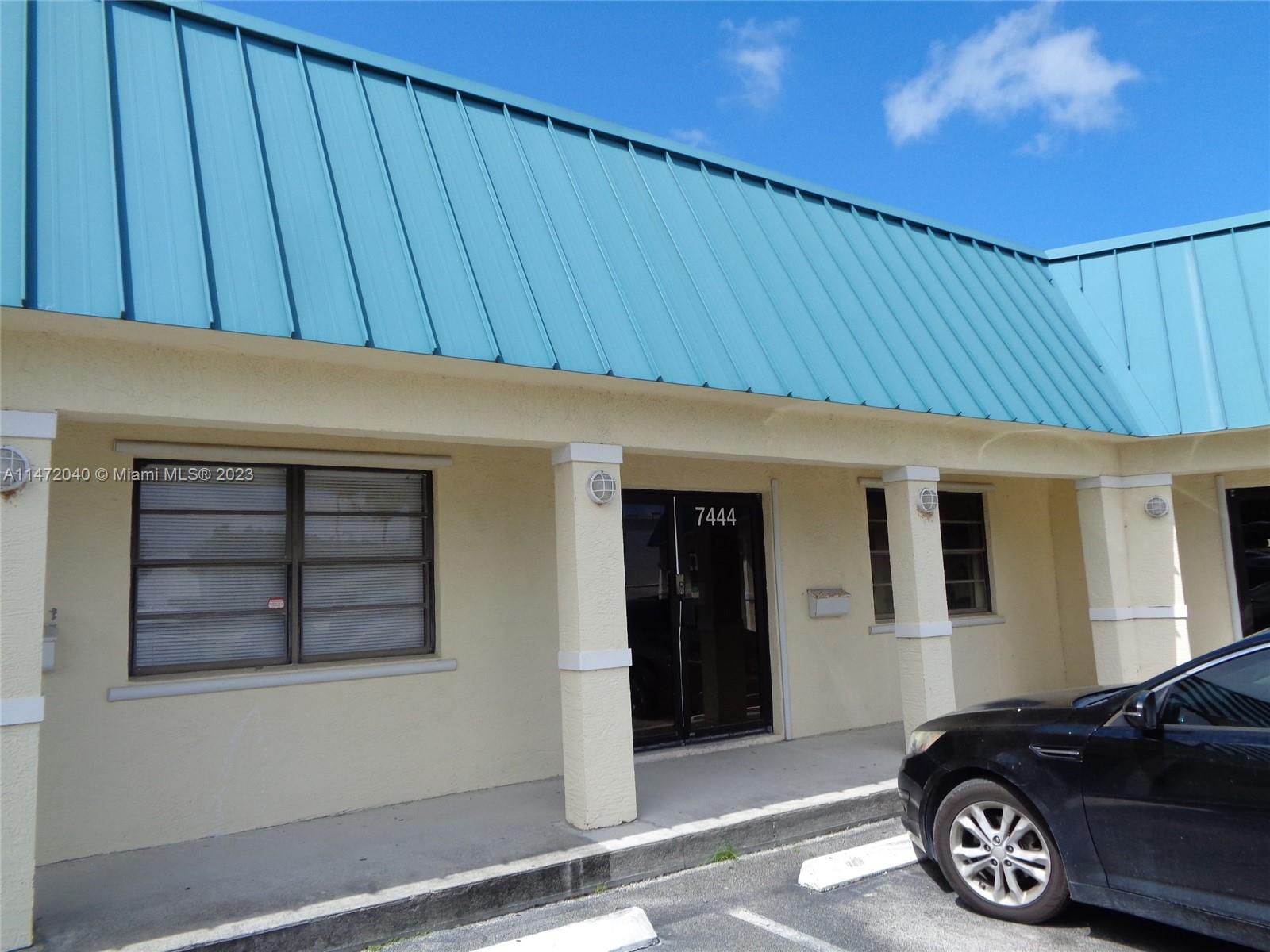 FOR LEASE IN PORT SAINT LUCIE:
The Marlin
Professional Center
at 7444 S US Highway One in
Port Saint Lucie
currently has
just ONE UNIT LEFT
for lease
!
Surrounding area includes many anchor
businesses such as Subway, Publix, PNC Bank, and
more.
Unit 7444 is 1100 +/
-
SQFT and has a layout that
includes a welcoming reception area, two open
areas, a kitchenette, and one restro
om.
Immediate occupancy available!