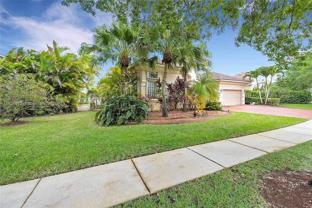 Photo of 3381 SW 195th Ter, Miramar, FL 33029 (MLS # A11624072)