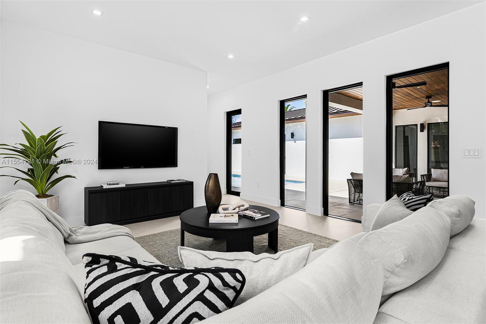 PINE TREE ESTATES 1ST ADD - Residential