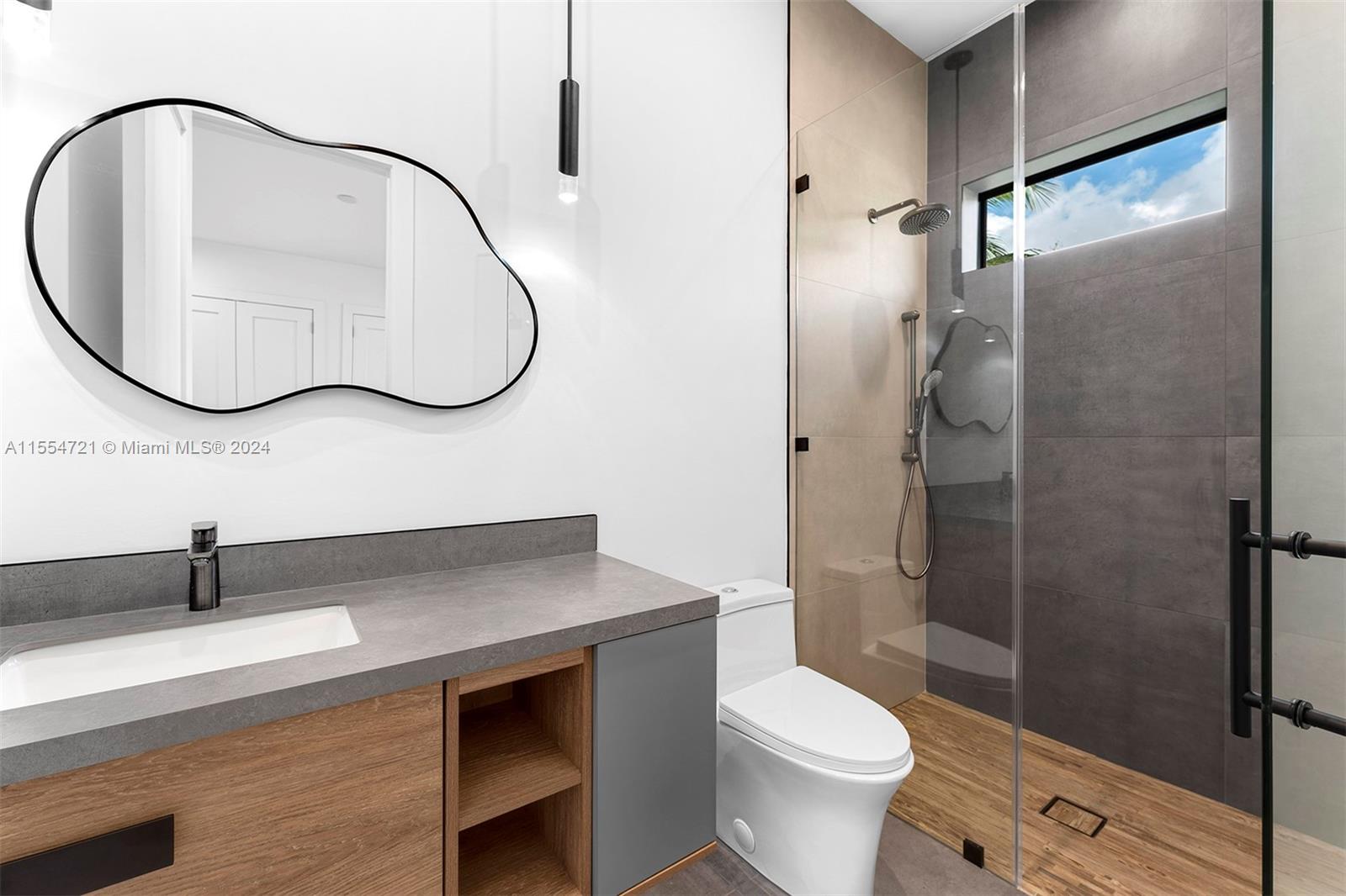 PINE TREE ESTATES 1ST ADD - Residential