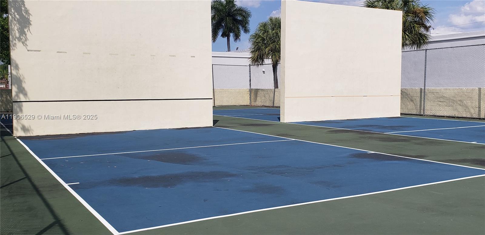 SUNSET PALMS WEST CONDO - Residential