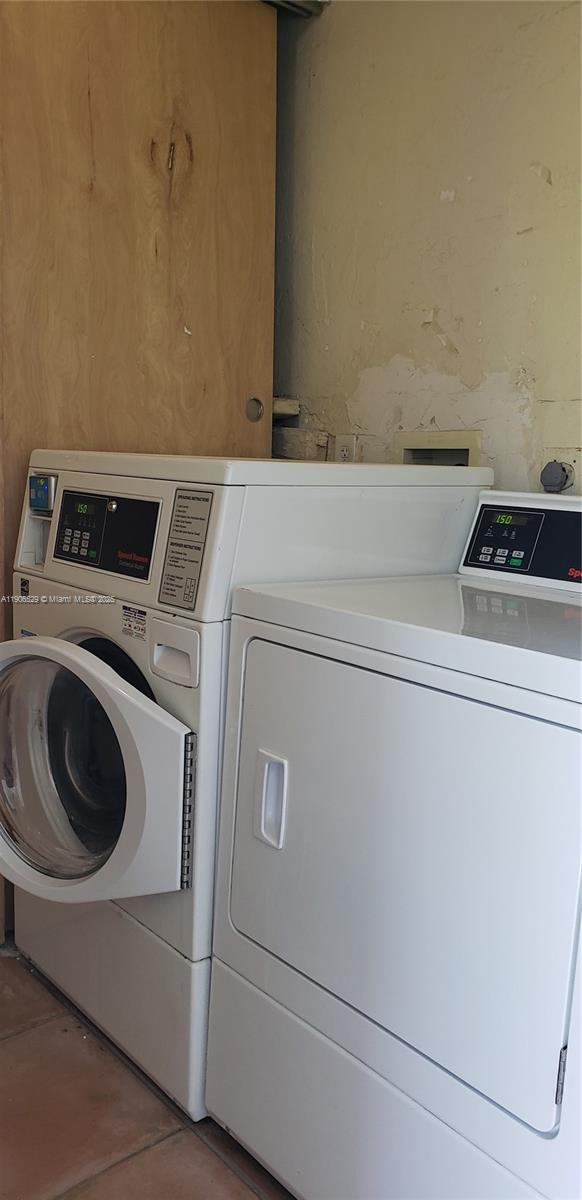 SUNSET PALMS WEST CONDO - Residential