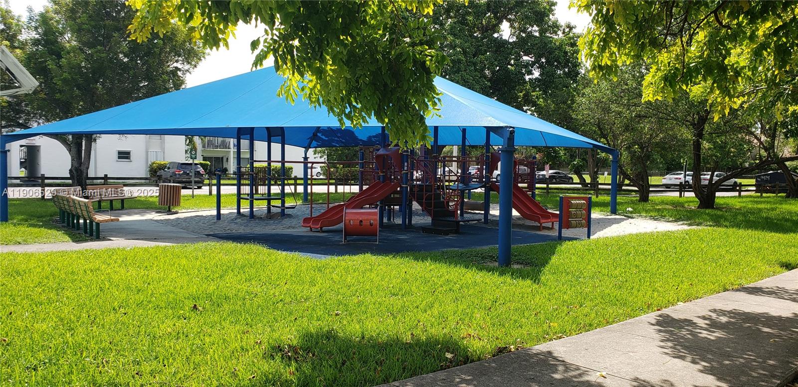 SUNSET PALMS WEST CONDO - Residential