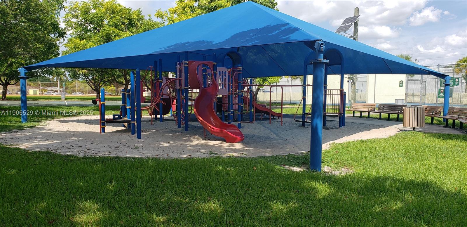 SUNSET PALMS WEST CONDO - Residential