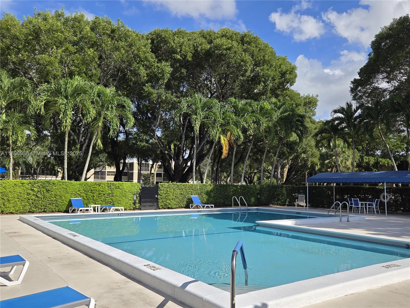 BLDG 6 OF COUNTRY CLUB AP - Residential Lease