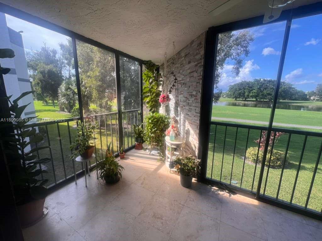 BLDG 6 OF COUNTRY CLUB AP - Residential Lease