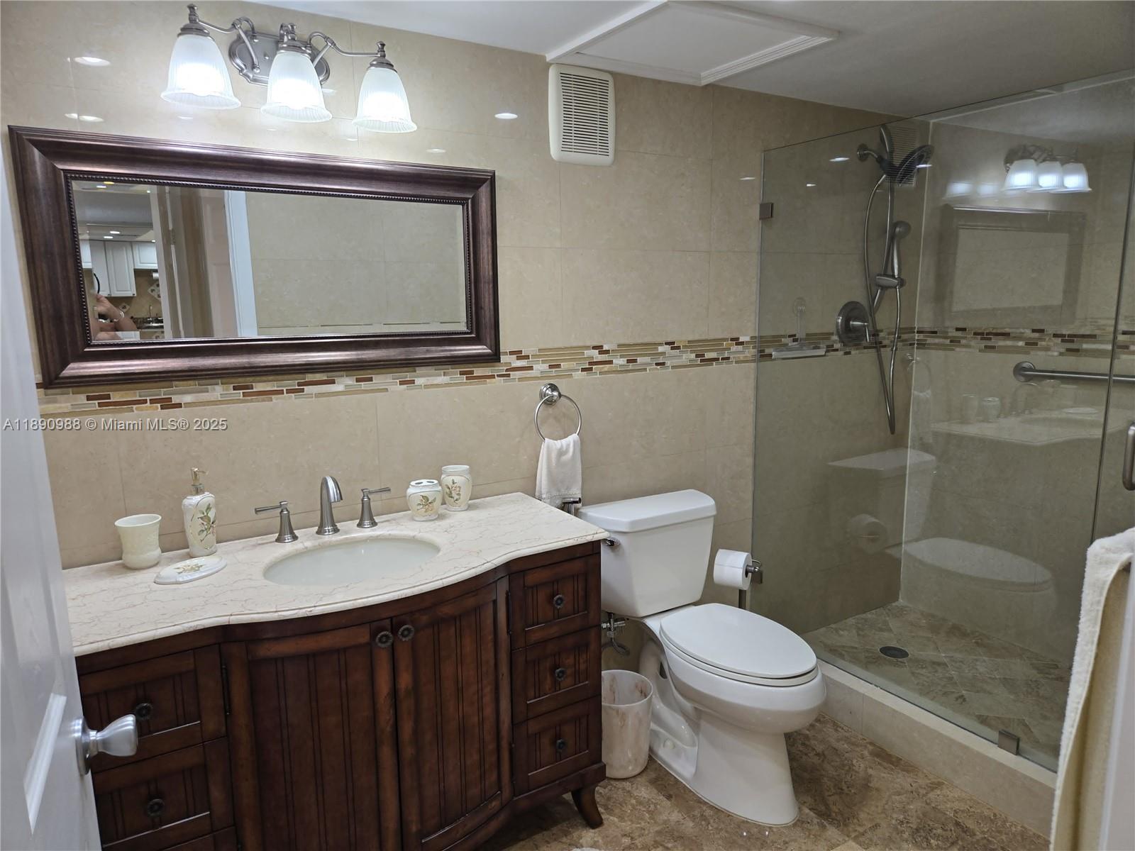 BLDG 6 OF COUNTRY CLUB AP - Residential Lease
