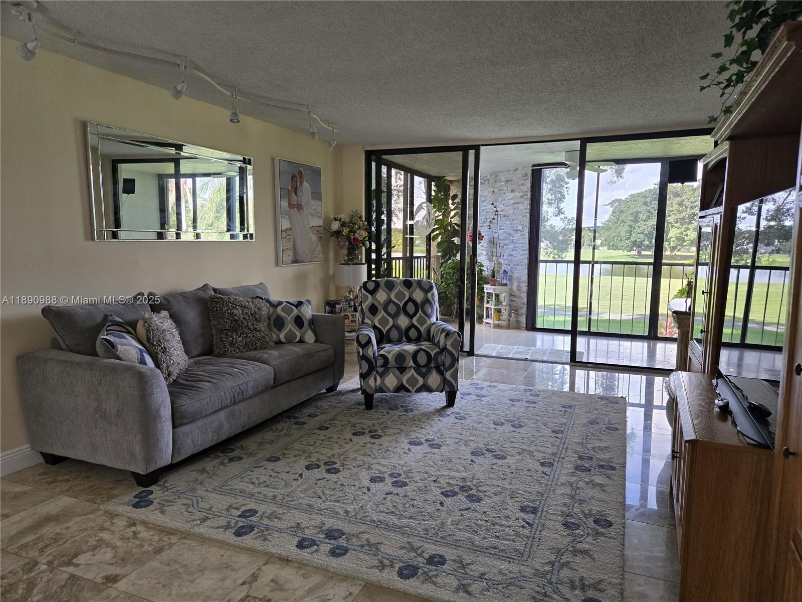BLDG 6 OF COUNTRY CLUB AP - Residential Lease